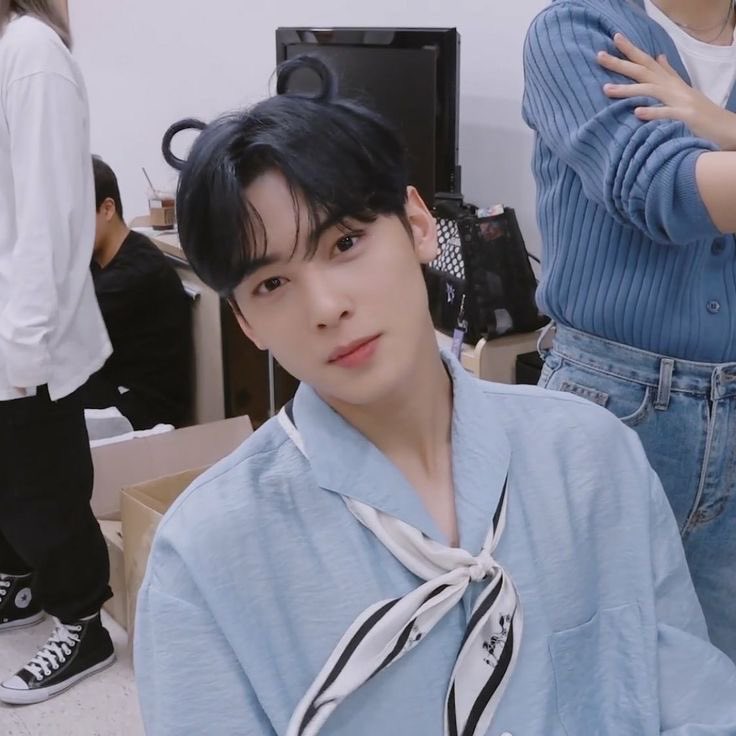 eunwoolunar's tweet photo. tem como não amar esse ser? nunca vou entender como algumas pessoas insistem em tentar achar defeitos no eunwoo. mas entendam: ele não tem! https://t.co/mnca9i1Kj1