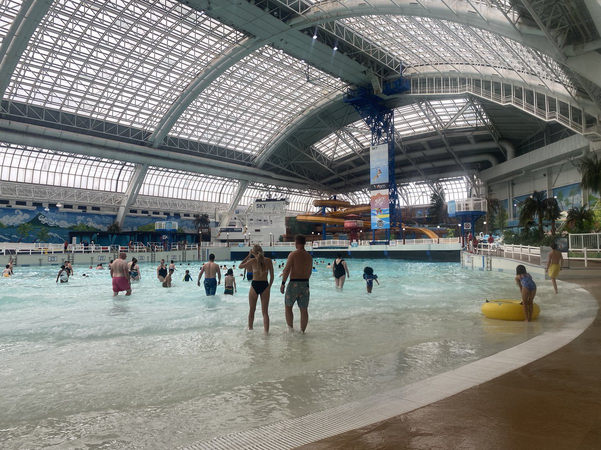bjizzle56's tweet photo. 6hrs at water park was a blast for everyone and more shopping... #familytrip #BackToSchoolShopping #Edmonton #Alberta #WestEdmontonMall @johnson_rpawliw https://t.co/Ydmc1VktA2