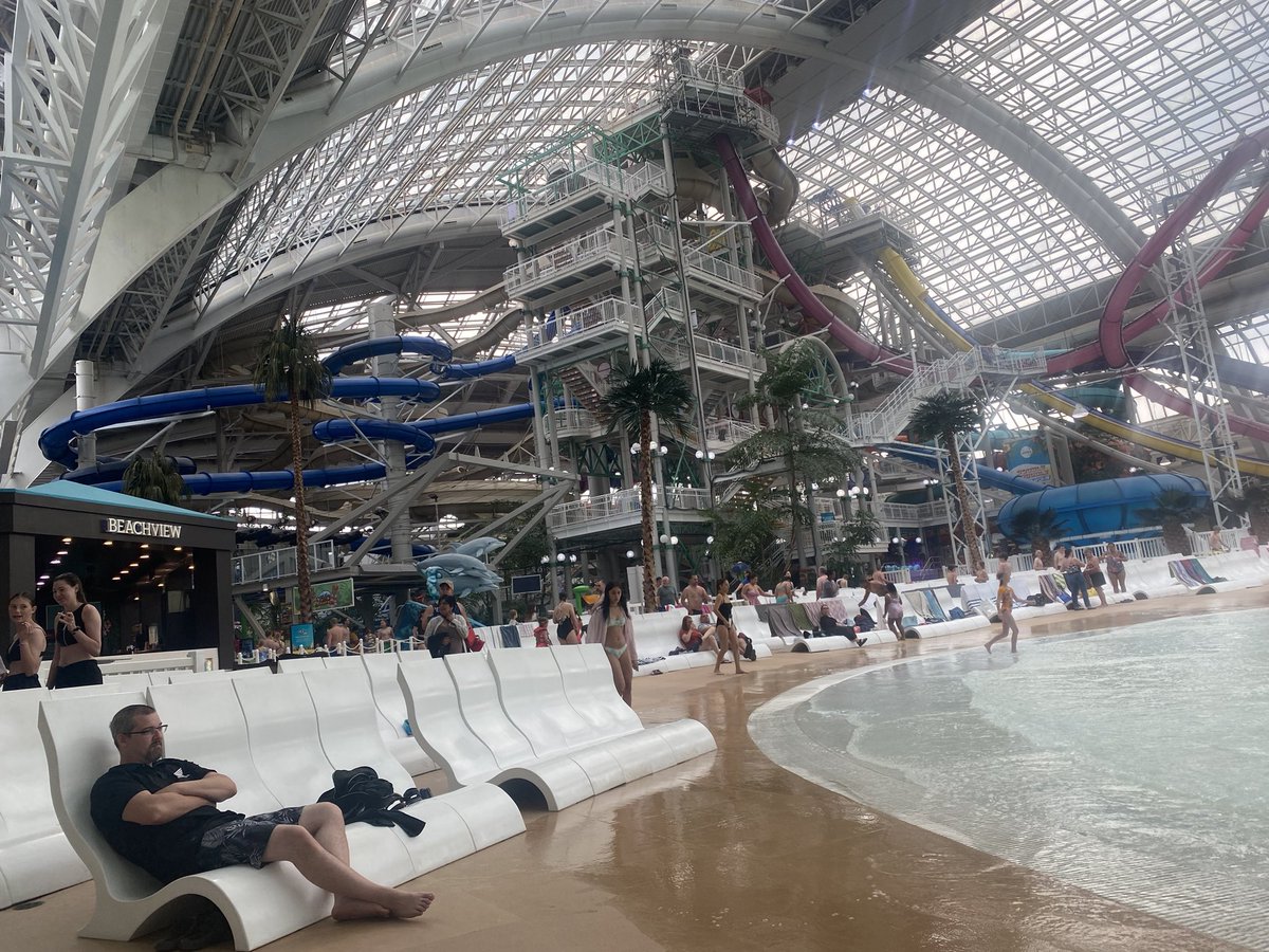 bjizzle56's tweet photo. 6hrs at water park was a blast for everyone and more shopping... #familytrip #BackToSchoolShopping #Edmonton #Alberta #WestEdmontonMall @johnson_rpawliw https://t.co/Ydmc1VktA2