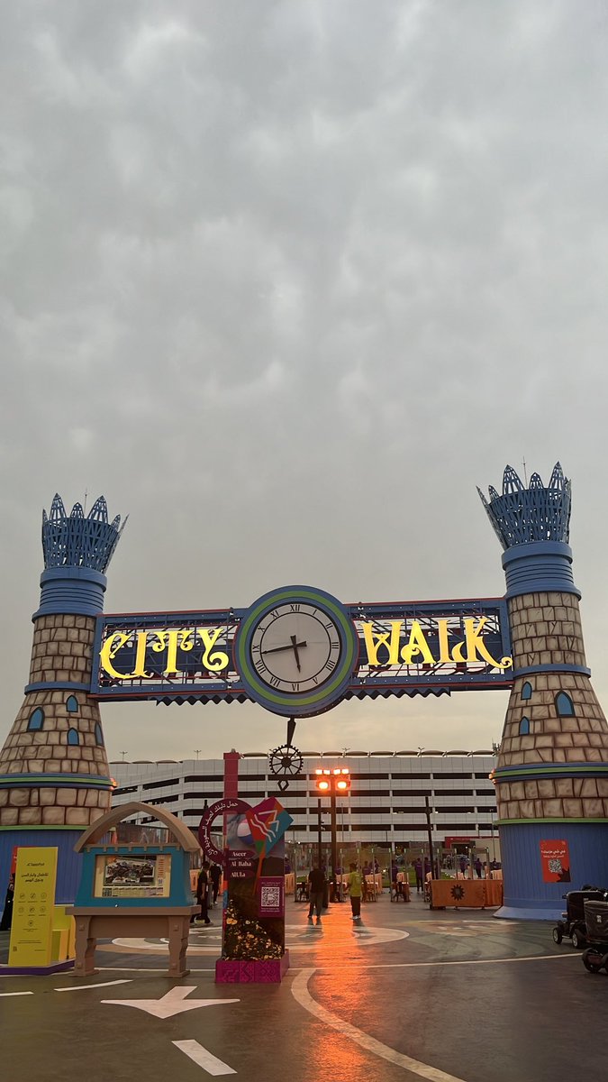 SunTop_3's tweet image. بينما كل المدن تحترق #جده_الان