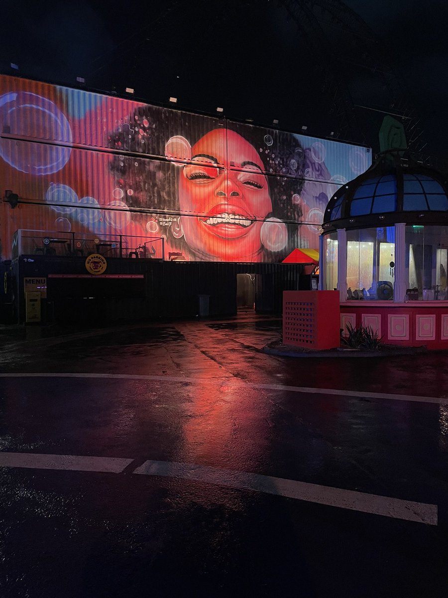 SunTop_3's tweet image. بينما كل المدن تحترق #جده_الان