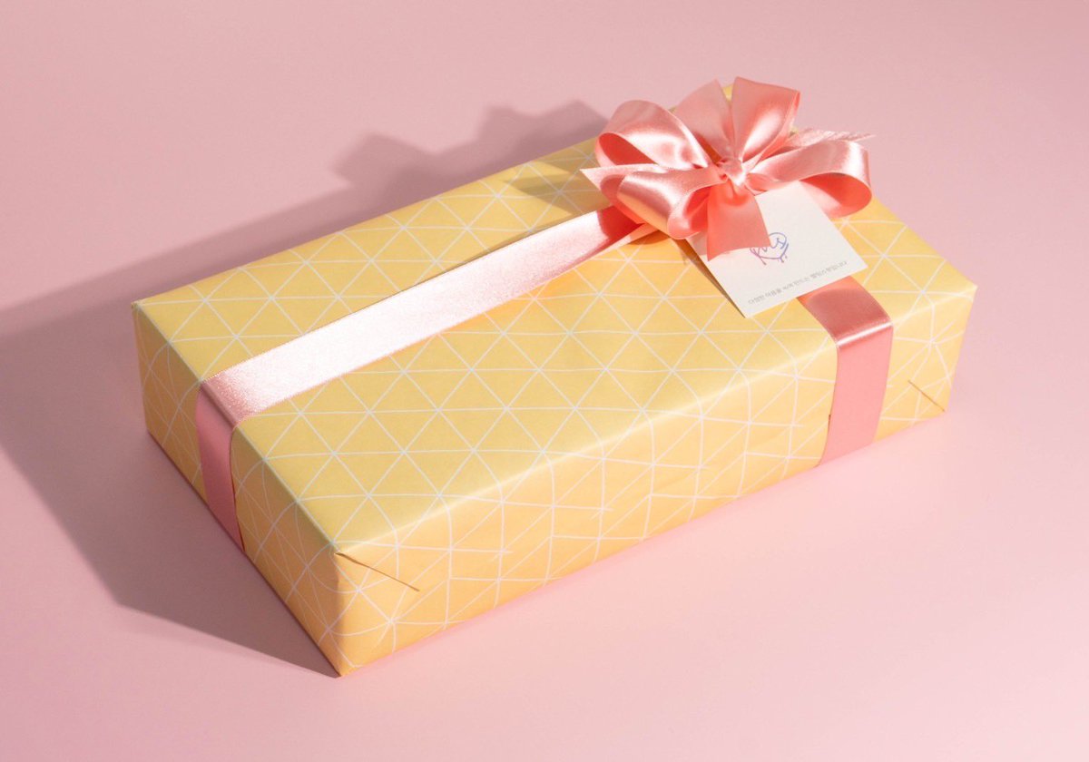 台灣粉絲們為所泫準備的出道16週年禮物🎁

《是偶然嗎？》洪珠 瓷磚磁鐵

🎨 kimmumii 

#金所泫 #金所炫 #김소현 #KimSoHyun
#是偶然嗎 #우연일까 #SerendipitysEmbrace