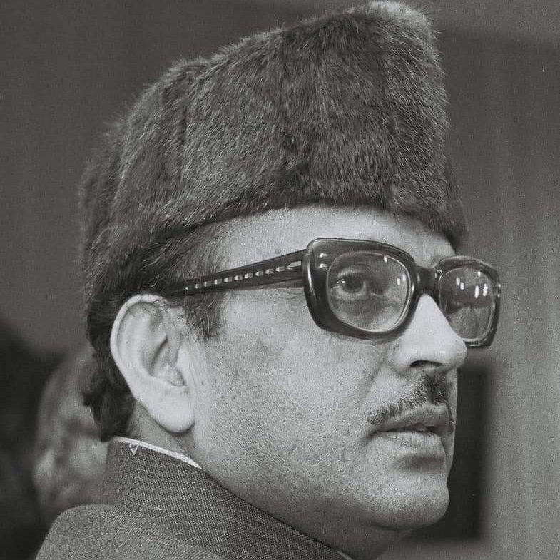 MechTechPankaj's tweet image. ओबीसी वर्ग, जो भारत की आधी से ज़्यादा आबादी है, वह पूर्व प्रधानमंत्री वीपी सिंह को नमन करती है !
7 अगस्त, 1990 को ही मंडल कमीशन लागू हुआ था ! आज जो लाखों ओबीसी सरकारी नौकरी में और यूनिवर्सिटी और IIT, IIM और AIIMS में हैं, वह इसी के कारण हैं ! शत शत नमन !#chaudharyfoundation