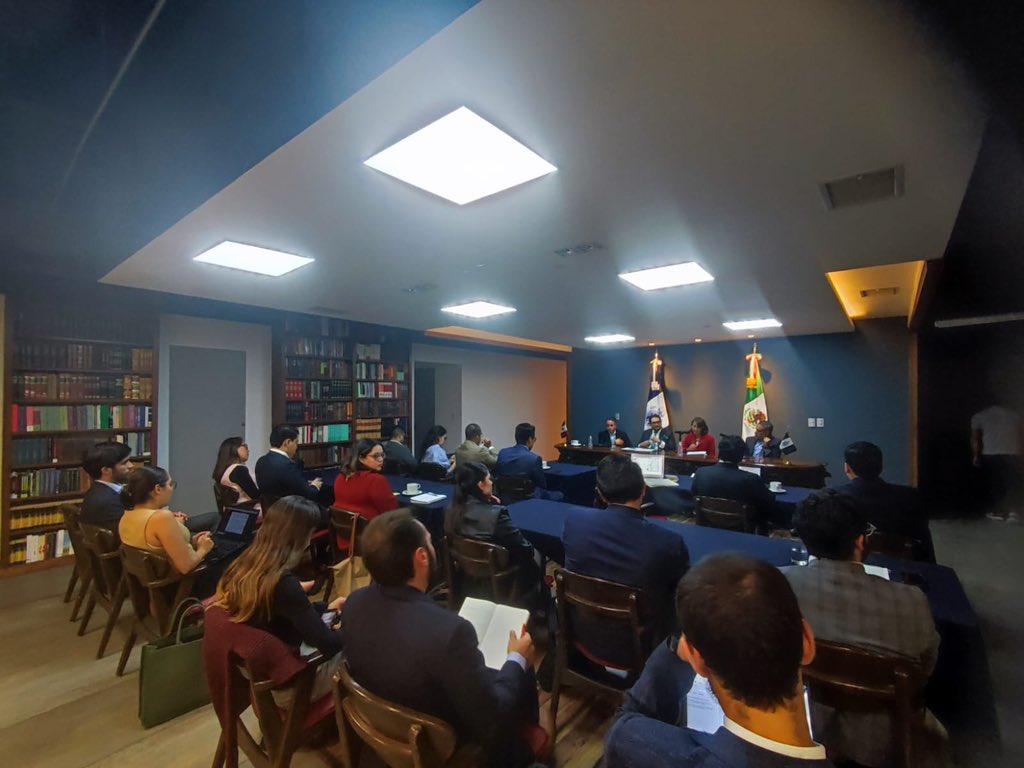Un placer compartir la mesa con juristas tan destacados como <a href="/JPgomezfierro/">Juan Pablo Gómez Fierro</a>, <a href="/fvgb10/">Francisco Vázquez-Gómez Bisogno</a> y <a href="/nunezmaria222/">María José Nuñez Glennie</a>.

Gracias por nutrir nuestro Seminario en el <a href="/INCAM_Abogados/">Colegio de Abogados</a> con exposiciones tan nutridas. 

<a href="/fermendozaq/">Fernando Mendoza</a> <a href="/FerAlc23/">Fernando Alcazar</a> <a href="/Jenyca/">La Jeny💜💚💖</a>