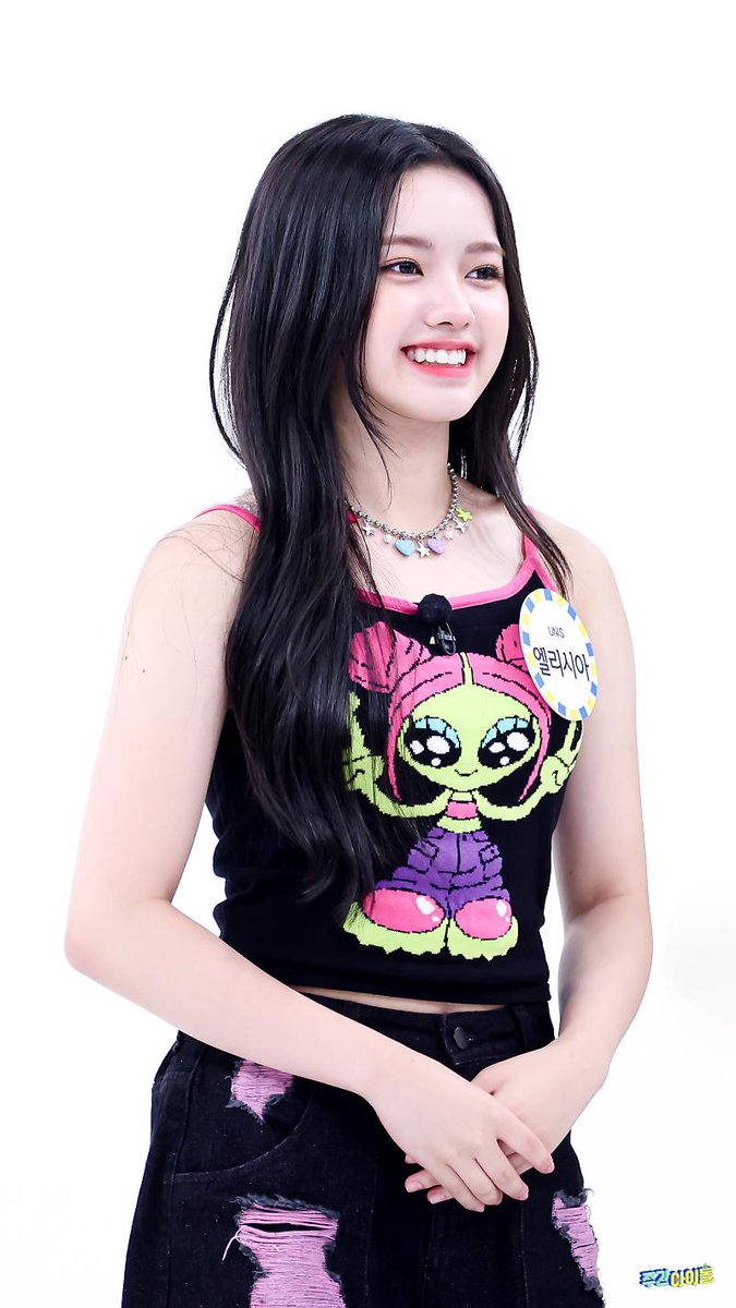 elisiapics's tweet photo. #ELISIA in Weekly Idol https://t.co/04d1lbPzhC