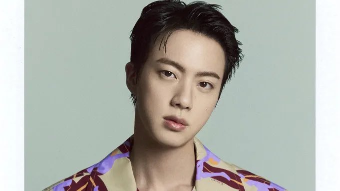BTSARMY_MXCO's tweet photo. Gucci ha nombrado al cantante y compositor surcoreano Kim Seok-jin, más conocido como #Jin, del popular grupo #BTS como su último embajador de marca global.

El director creativo Sabato De Sarno dijo que la personalidad cálida y amable de Jin es realmente magnética, y su estilo es simplemente único. Es un artista generoso y extraordinario que es capaz de conmover a la gente con su música, lo que nos hace aún más honrados de compartir este viaje con él".

El artista ha usado Gucci en varias ocasiones y, alabando a De Sarno, declaró que la marca es "icónica" con "una herencia y modernidad de larga data". Es significativo y emocionante ser parte de una casa así".

JIN GUCCI GLOBAL AMBASSADOR
#JinxGucci #BTSARMY_MXCO