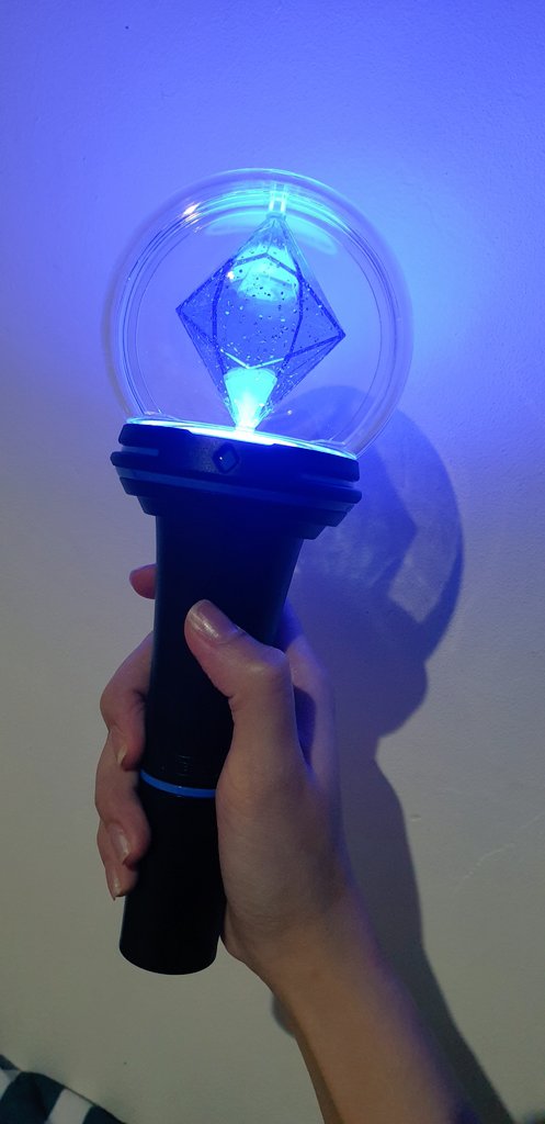 nannoozrr's tweet photo. Thank you @daesangdistrict for bringing my lightstick home to me 🤩
And I loved the freebie picture, such good quality! Sorry for the bad photos my hands were shaking the whole time. 🙈
#DDFeedback https://t.co/cNEg7a3U7s