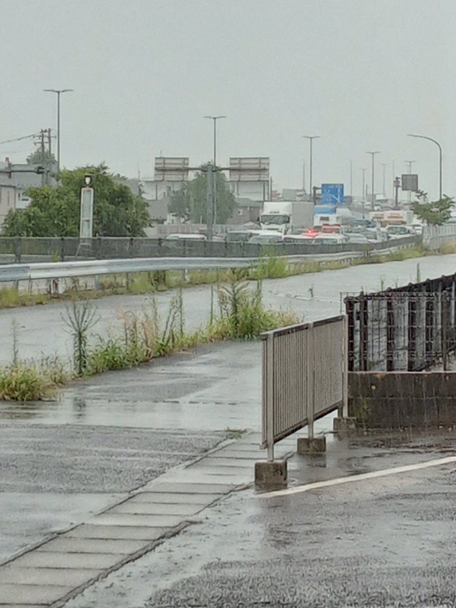 EsdrasVarchang's tweet photo. 郡山 外パイパス停止中
新サクラ通りとの交差点あたりはレスキューと救急車が詰まっています
#空ネット https://t.co/oxPpdZoIg1