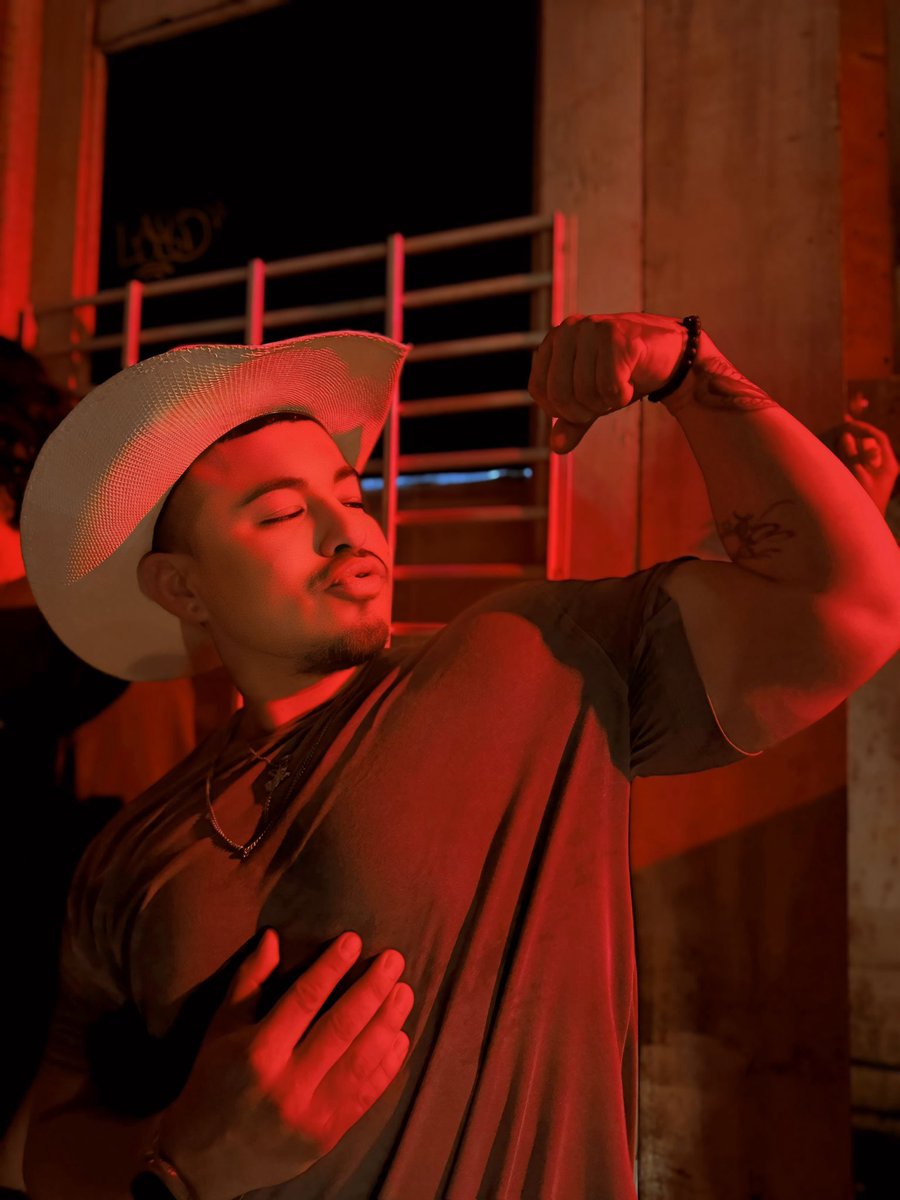 tommieshxxthick's tweet photo. Save a 🐴 ride a Latino https://t.co/zhCkU0LPSQ