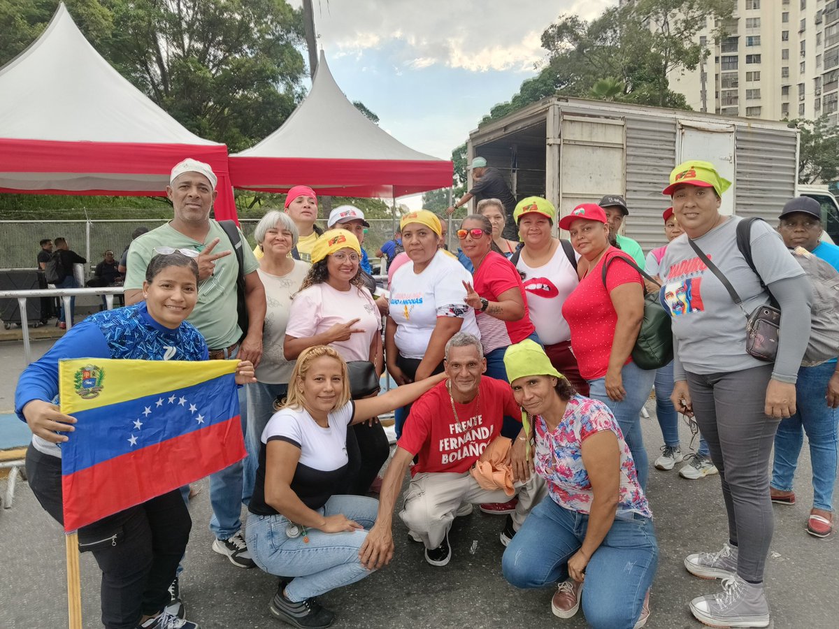 Con alegría, bailes, estusiasmo y amor, nuestras cocineras/os de la Patria, se sumaron a la Gran Marcha de los Abuelos y las Abuelas de la Patria.

<a href="/NicolasMaduro/">Nicolás Maduro</a> 
<a href="/_LaAvanzadora/">Yelitze Santaella</a> 
<a href="/cnaeoficial/">cnaeoficial</a> 
<a href="/pedro/">Pedro Torres-Mackie</a>