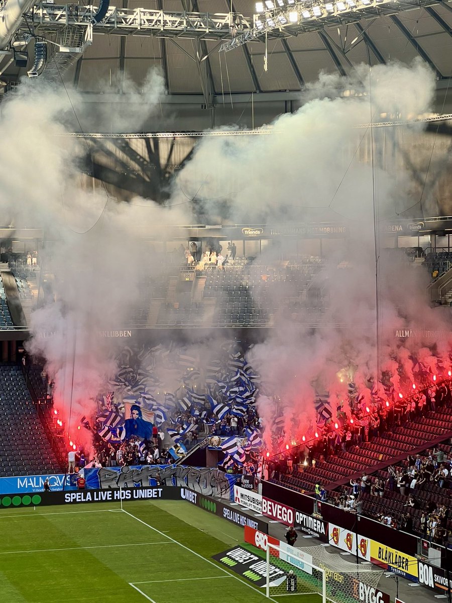 Jontee1904's tweet photo. Blåvita bortaföljen i Stockholm iår, Jävla hjältar! #ifkgbg https://t.co/TDII6viSlN