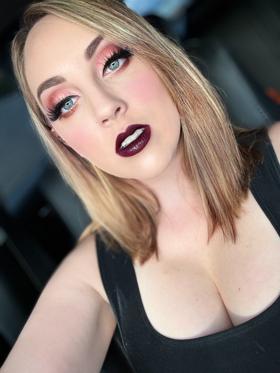 Went to the <a href="/blossmhq/">Blossm</a> mixer in Denver tonight with <a href="/patootiepeaches/">Avalon Mira</a> <a href="/FoxxxMars/">Mars Foxxx 🤍</a> <a href="/kaliroses/">Kali Roses 🌹</a> &amp; <a href="/AliT__01/">𝓐𝓵𝓲𝓬𝓮 𝓣𝓱𝓾𝓷𝓭𝓮𝓻 ⚡️</a>  🖤🫶🏻