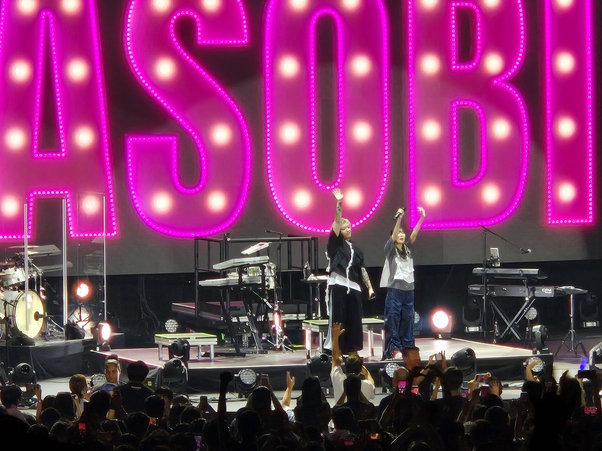 ZhouJasn's tweet photo. Super happy to attend @YOASOBI_staff's first New York Concert at Radio City!! https://t.co/DXfjJ4eEeo