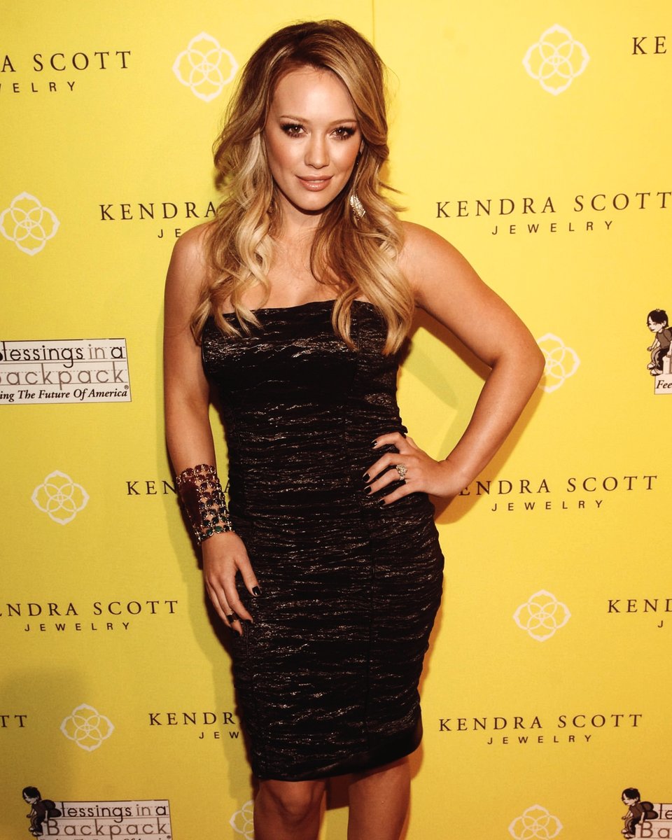 HilaryDiary's tweet photo. 13 years ago today, Hilary Duff attending Kendra Scott Jewelry Opening in Beverly Hills https://t.co/NdP3d5jN8N