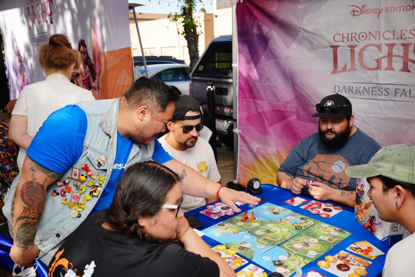 RavensburgerNA's tweet image. Team Ravensburger was out in full force at the @packingdistrict for #D23 Game Night! Everyone got to play Disney Lorcana TCH, Disney Villainous, and our newest game, Chronicles of Light: Darkness Falls (Disney Edition)!

#boardgames #d23 #disney #lorcana