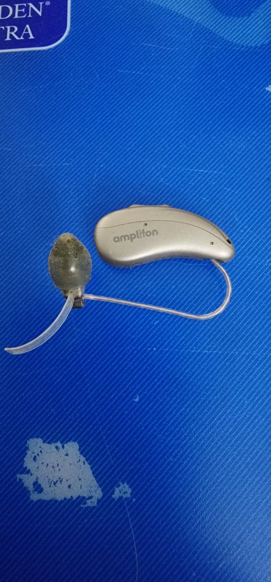 Audífono encontrado entre la calle Radio Sevilla y Calle Arjona 
Se que estos aparatos son muy necesarios y caros 
Que <a href="/twitter/">Twitter</a> haga su Magia 
Haber si aparece su dueñ@!
Difusión por favor 🙏
#amplifon