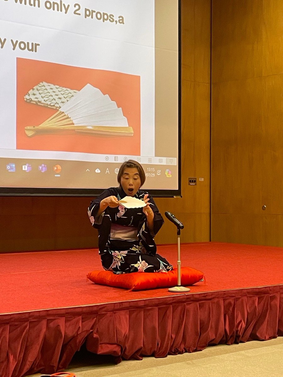 RAKUGO0901's tweet photo. 東北大学での落語&amp;日本文化の授業に

東北大学落語研究部が駆けつけてくれました

留学生大喜び

そこで

ラジオ番組「英語でRAKUGO」
にゲスト出演

六斎亭空念仏(ろくさいてい　からねんぶつ)
奈良出身本名は空也さん

倉備亭零助(グラビティゼロすけ)
物理専攻gravity zeroは無重力

@t_ochiken https://t.co/D56V8INn9u