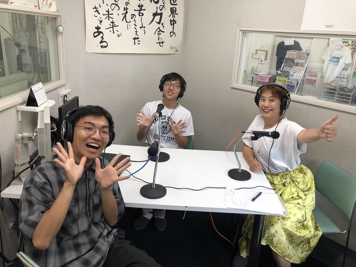 RAKUGO0901's tweet photo. 東北大学での落語&amp;日本文化の授業に

東北大学落語研究部が駆けつけてくれました

留学生大喜び

そこで

ラジオ番組「英語でRAKUGO」
にゲスト出演

六斎亭空念仏(ろくさいてい　からねんぶつ)
奈良出身本名は空也さん

倉備亭零助(グラビティゼロすけ)
物理専攻gravity zeroは無重力

@t_ochiken https://t.co/D56V8INn9u