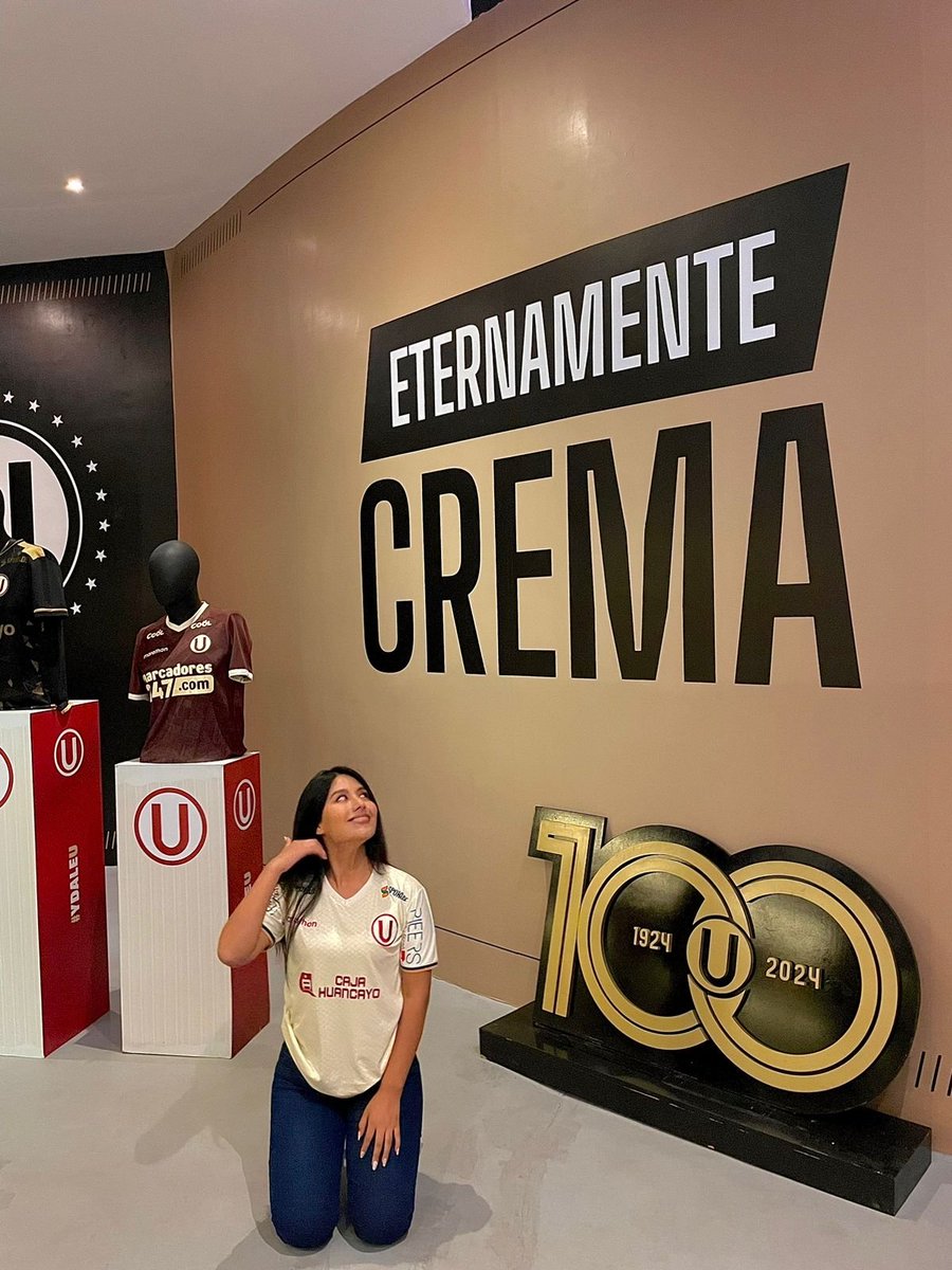 castro_balbin's tweet photo. Feliz aniversario al club más grandee del Perú ♥️💛
#Universitario #CentenariU #Centenario #100años https://t.co/12zsg8RNqW