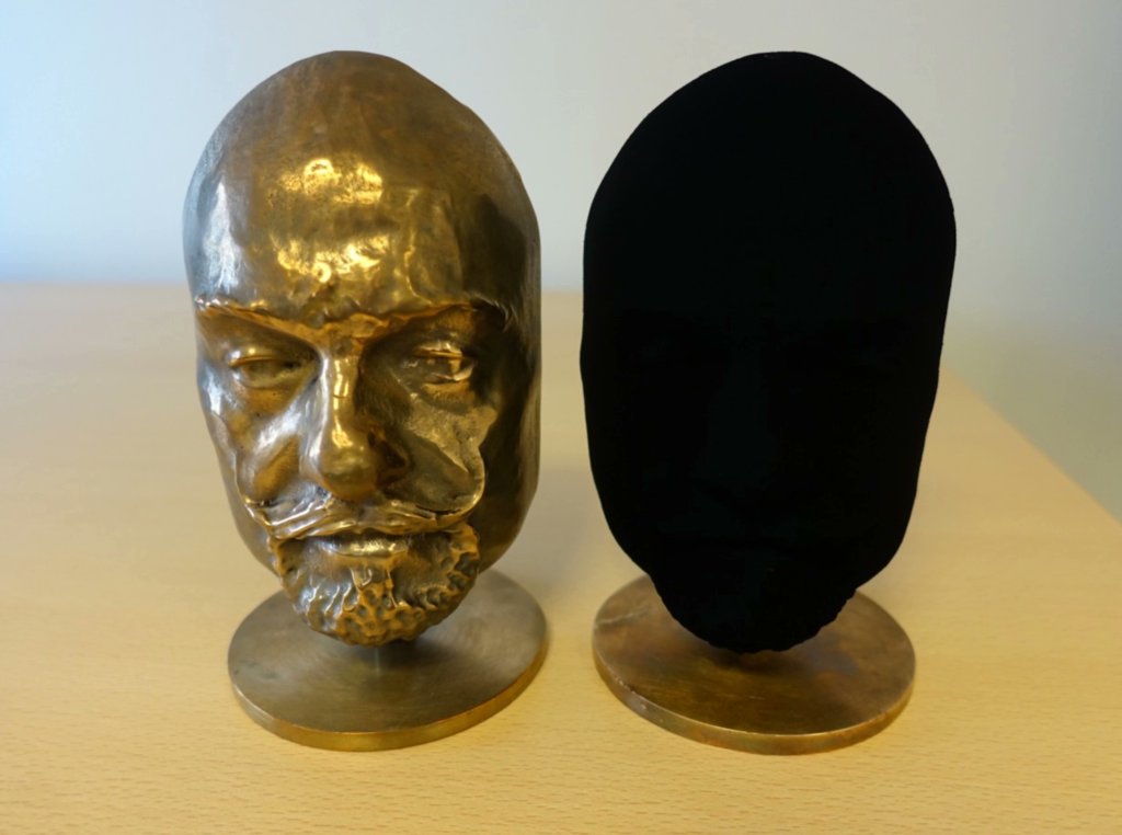 MySumatera's tweet photo. 2. Vantablack
Salah satu warna paling gelap yang pernah dikenal oleh umat manusia. Dikembangkan oleh perusahaan Inggris Surrey NanoSystems pada awal 2000-an, Vantablack bisa menyerap 99,965% cahaya dan membuat objek-objek disekelilingnya yang berwarna gelap menjadi tak terlihat https://t.co/HEWFC6ACVV