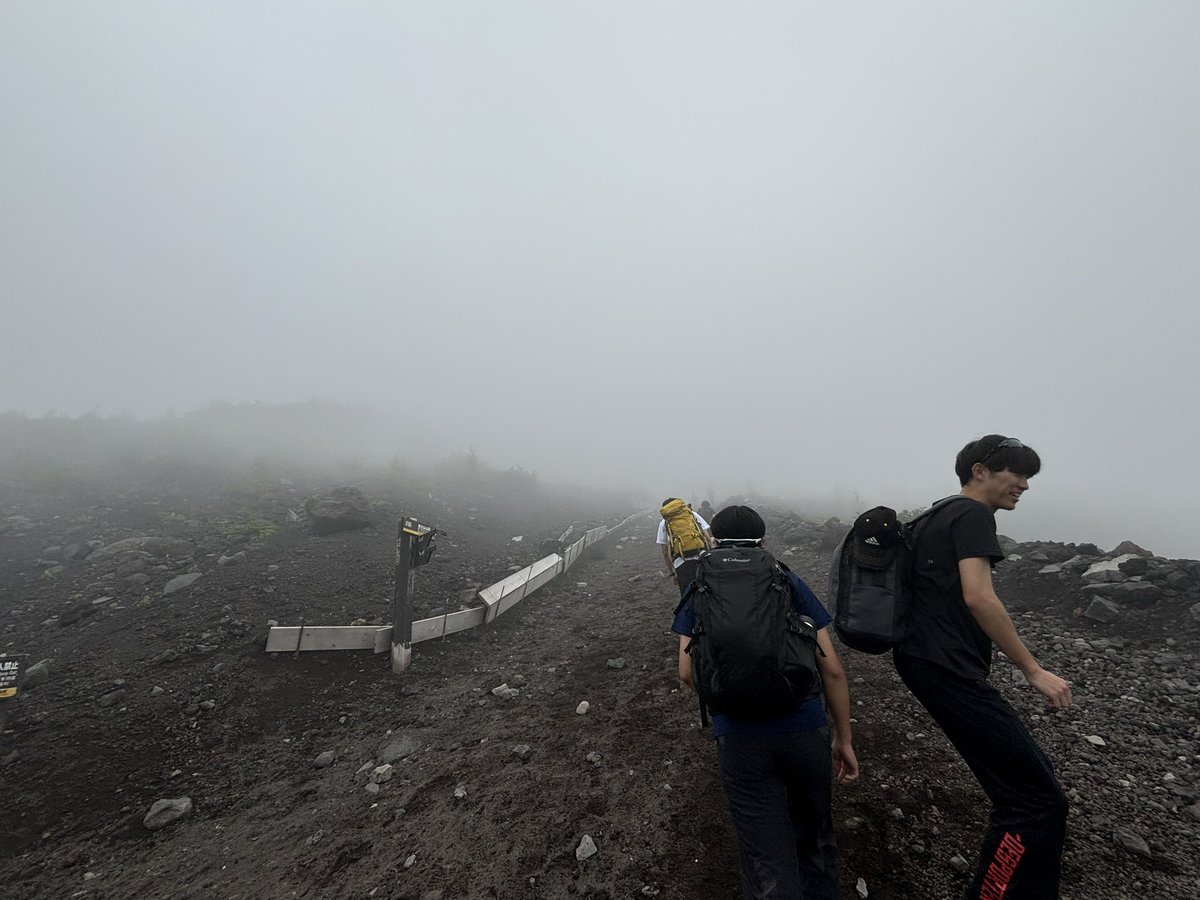 富士山山頂御来光リベンジ
早くも負け濃厚