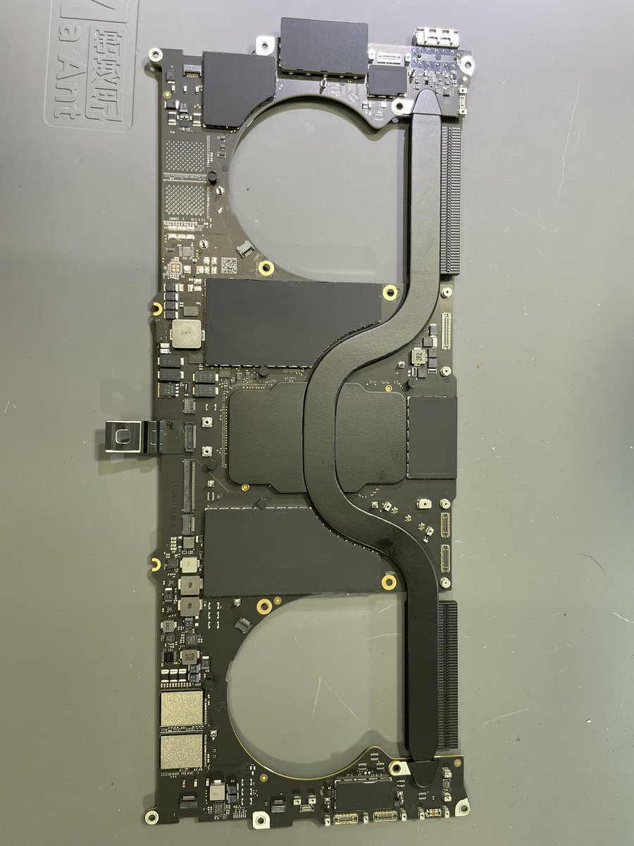 MacBook Pro 2021 14インチ
電源が入らない🫣自然故障😓