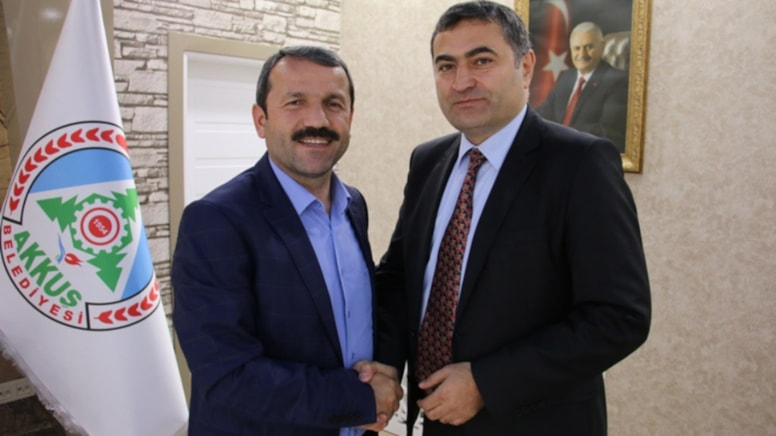 recordhaber's tweet photo. 📍Tesadüfün böylesi...

Hatay'da 492 deprem konutu  inşa etmek için TOKİ ihale düzenledi.

İhaleyi 1 milyar 179 milyon lira bedelle Atlantik Grup ve Tekon adlı iki şirketin kazandığı açıklandı.

Her iki şirketin Ankara'daki ofislerinin adresinin de aynı olduğu, her iki şirketin ortağının da 2018 seçimlerinde AK Parti'den Ordu Milletvekili aday adayı olan Atanur Tiryaki olduğu ortaya çıktı.

(Sözcü - Deniz Ayhan)