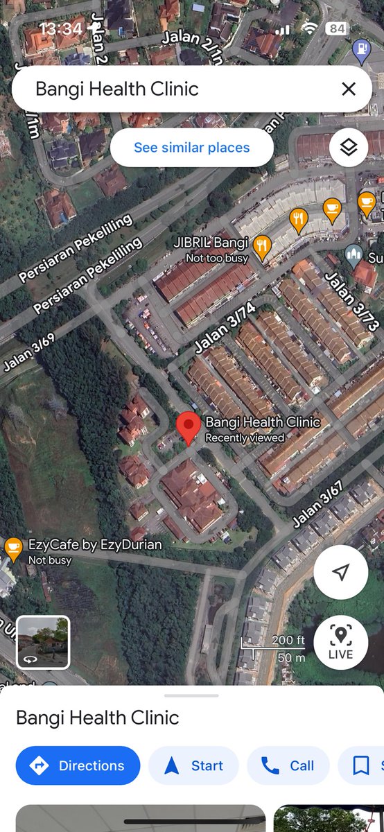 <a href="/syahredzan/">Syahredzan Johan</a> <a href="/Binsamsudin/">Luft</a> Syah dia kata isu tu patut diselesaikan dgn Bas bukan tak payah turap jalan. Rilek la sikit. Kata pejuang PT. 

Mintak la MPKj tu buat bus stop depan klinik tu. From your video aku rasa tak ada. Upon checking google maps / Pulse pun tak ada. Jadi ada PT access langsung ke tak?