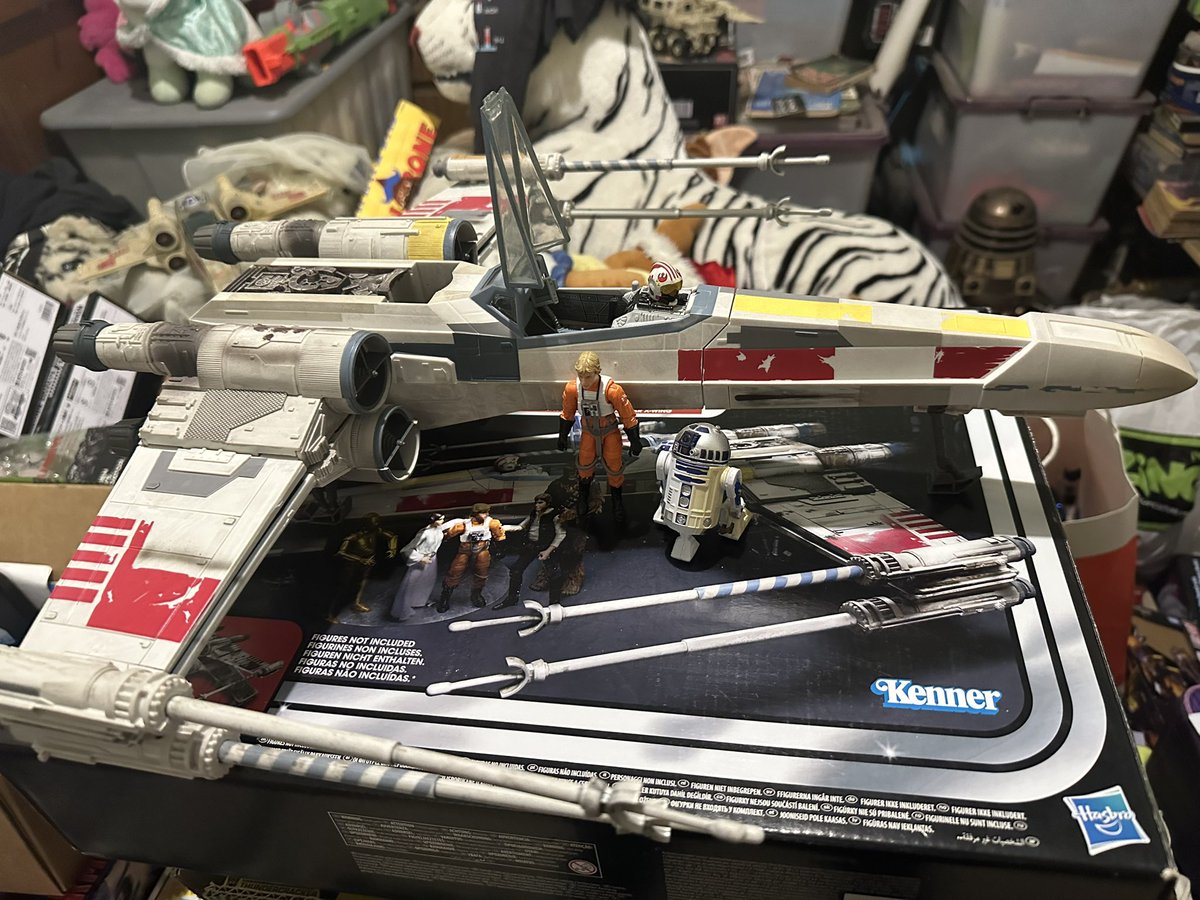 #starwars #lukeskywalker #princessleia Picked Vintage Princess Leia and Luke Skywalker X-Wing figures. Been looking for X-Wing Luke Skywalker for ages to replace 1990 Luke Skywalker.