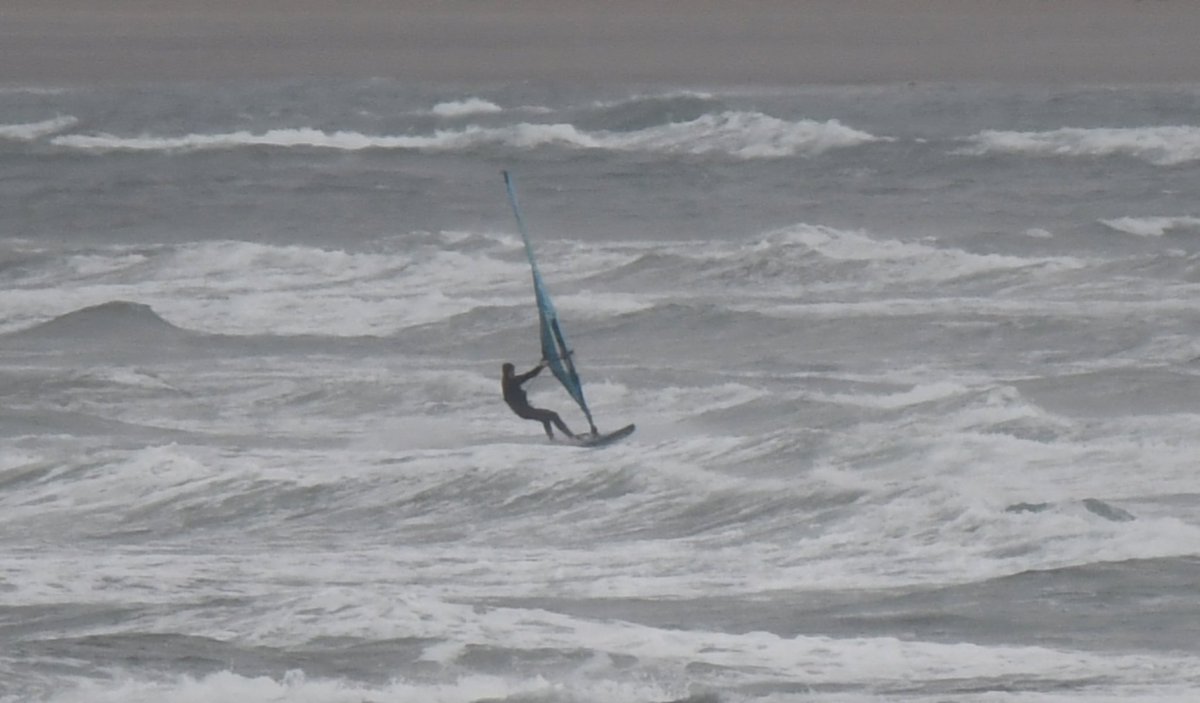 macskhg's tweet photo. @westwardhodevon early morning wind surfing https://t.co/UEWHXaH0SV