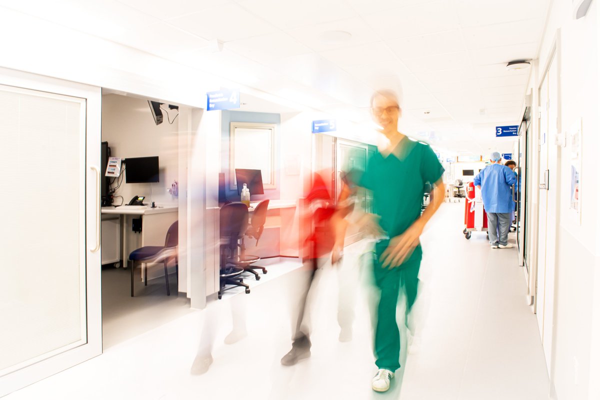 WUTHnhs's tweet photo. 🏥 Arrowe Park Hospital has unveiled an upgraded resuscitation area as part of its new urgent and emergency care project. Read more here: https://t.co/VTJ9VcxY3x #Health #Wirral #Hospital #Emergency #PatientCare #A&amp;E https://t.co/BTJWaml68P