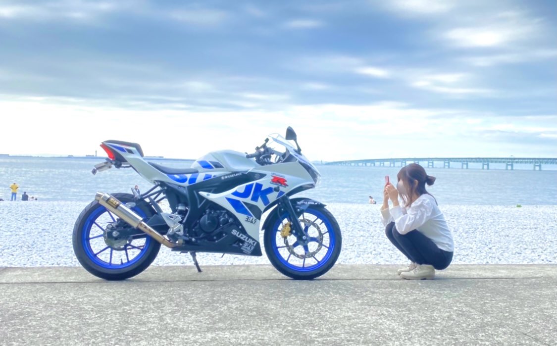 25歳になったので更新🏍️

名前:なな
性別:︎︎女
年齢:25
住み:大阪
身長:154
車種:GSX-R125 GSX-R750
一言:125と750  2台持ちしてます🏍️
　　よろしくお願いします🙇‍♀️

#バイク乗りとして軽く自己紹介
#バイク乗りと繋がりたい  
#バイク好きと繋がりたい
#bike #gsx #gsxr #鳥目