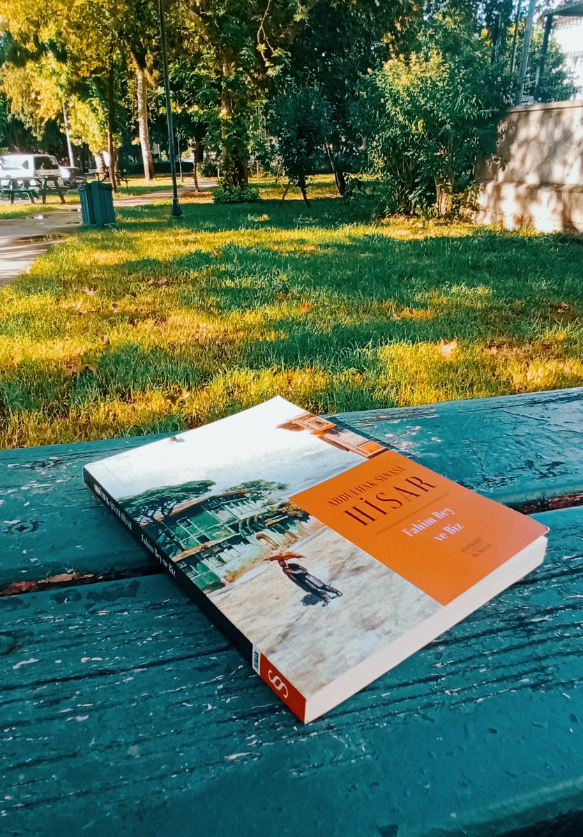 Heloooiii.... #evzencisi ve #cibiliyetsiz arkideşlerim🙋🏻‍♀️ Ben cibiliyetsizi alıyorum, o kelimeye alışığım ☺️ Bizim köyde sıkça kullanılır 
Yeni kitap 🕺🏽💥 #fahimbeyvebiz