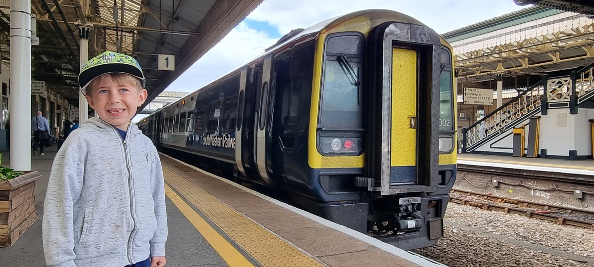 ukrailadventure's tweet image. It might seem a little lazy taking the train from Exeter St Davids to Exeter Central, but we're trying to conserve as much energy as possible today. Time to start out 3 minute journey on board #class159 002!