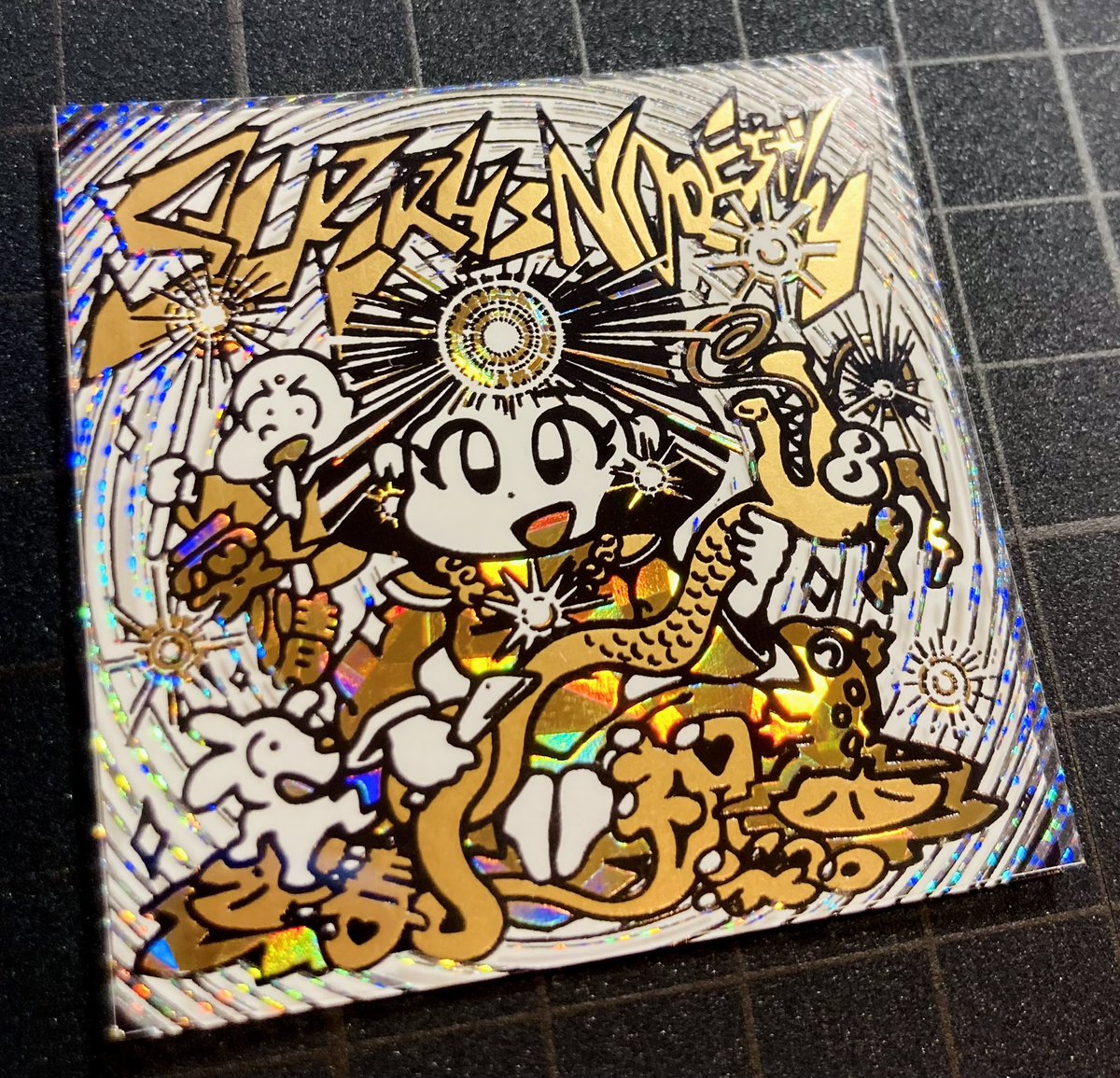 「SUPER HINODEちゃん」です。こちらも
ホログラム箔フィルムを追加してます。
このシールは本当にバツグンに良いです!
台紙付き、一枚1200円 2枚セットで2000円です!!さん家祭り131番ブース

新作全種セット9000円で用意しています。
(1000円お得) DM頂ければ

#さん家祭り #自作シール #箔押し 