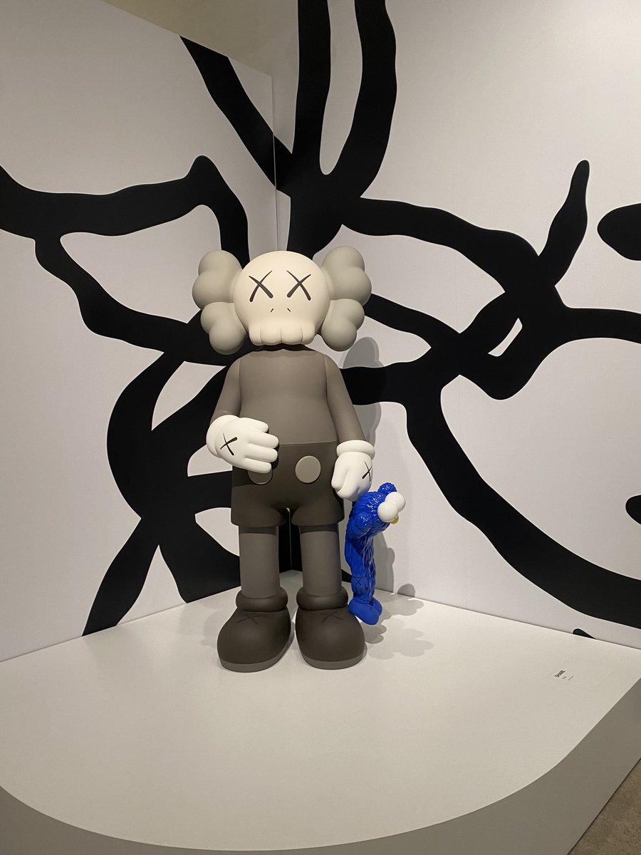 Di12681282's tweet photo. Я не пожалела сходить в галерею посмотреть знаменитого #kaws это нереально классно https://t.co/alZybFPXtj