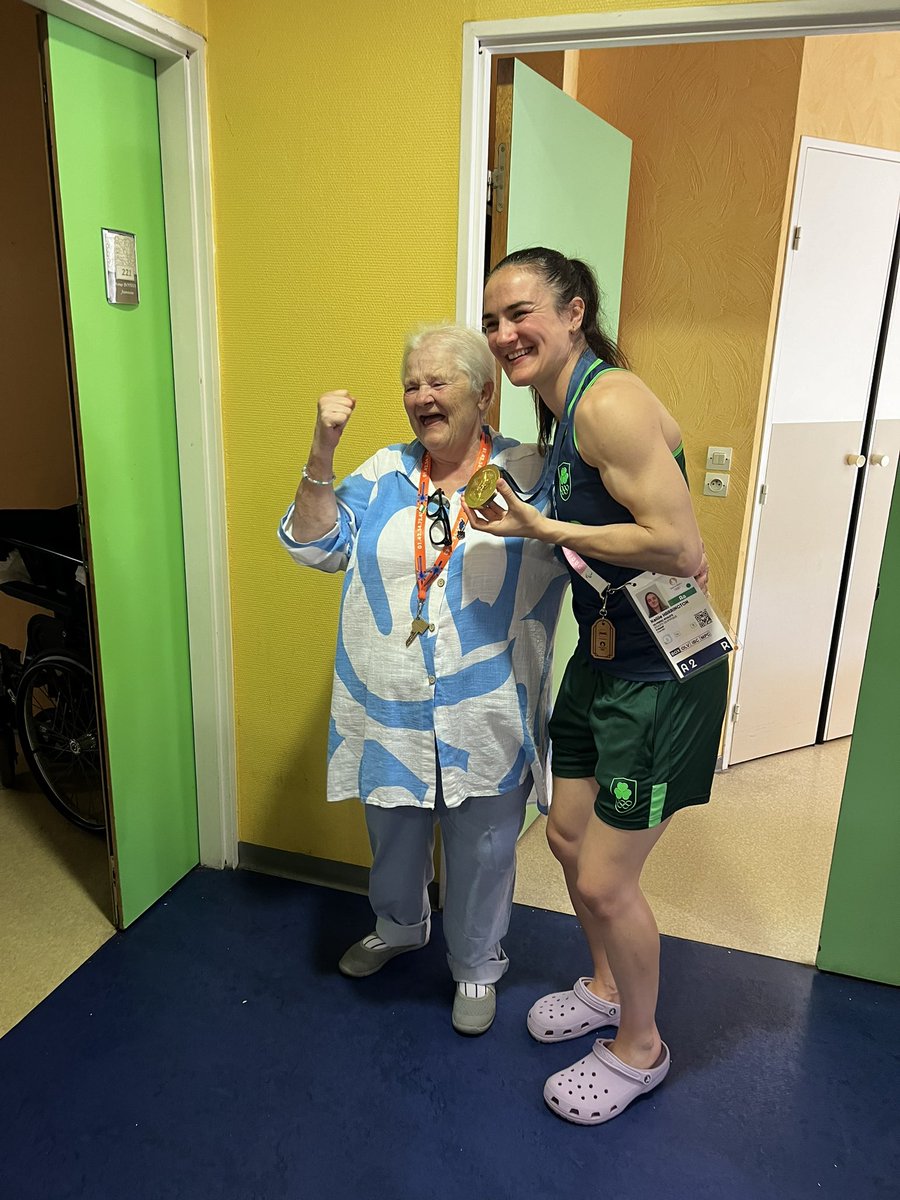 Kellie taking her medal to the local care home next to the Olympic village this morning 🥰

#TeamIreland | #Paris2024