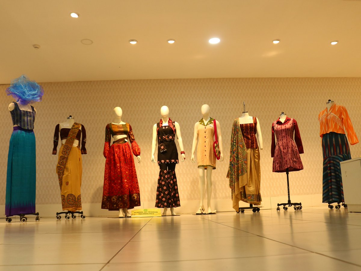 KIITUniversity's tweet photo. Kritantuja 24 was a visual delight! The School of Fashion Technology brought National Handloom Day to life with stunning exhibits of handloom products, paintings, and photographs. Our students’ talents were on full display! #Kritantuja24
#KIITCreativity #HandloomArt #FashionTechnology