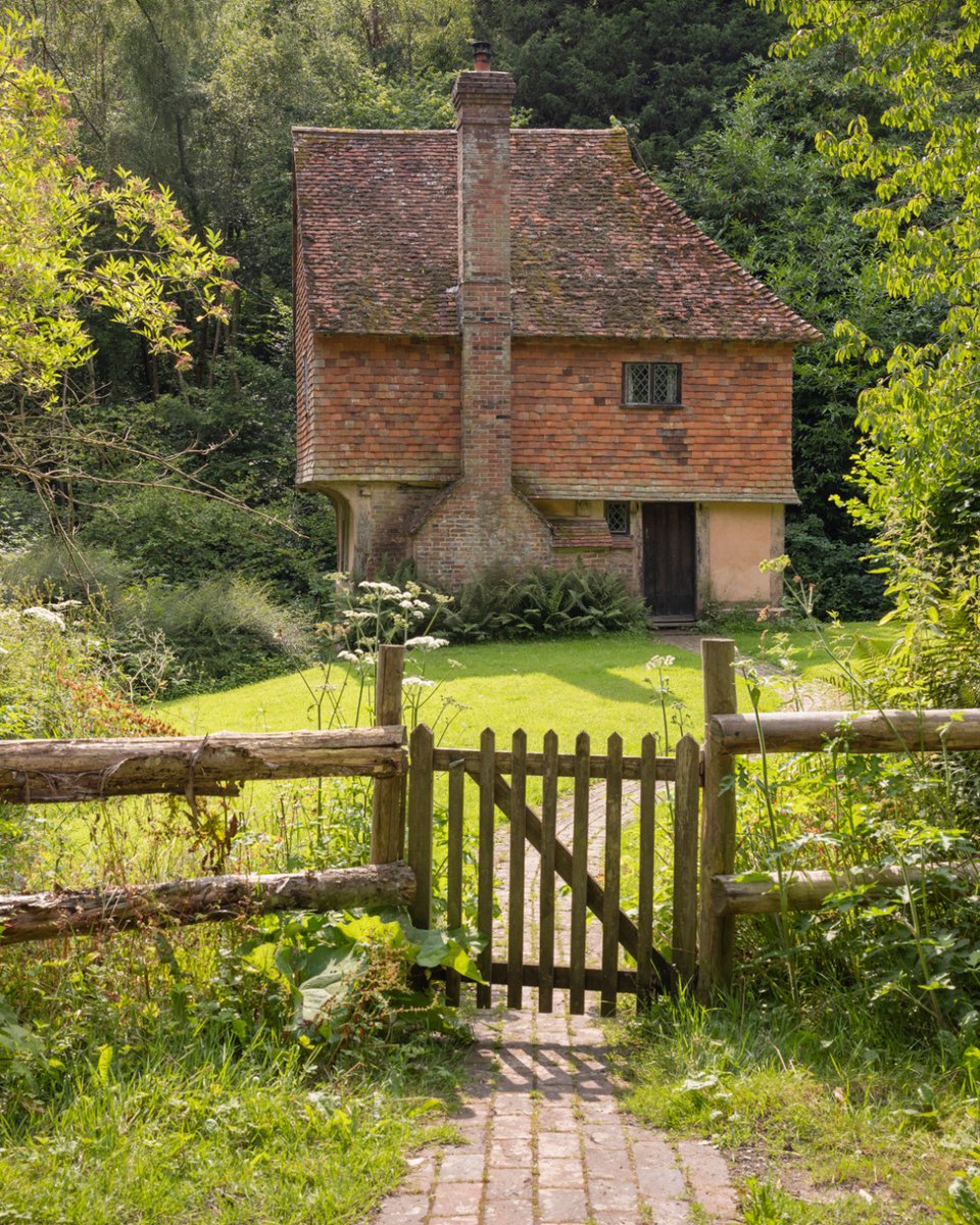 LandmarkTrust's tweet photo. If ever there was a perfect place to hole up in, then this little woodland hideaway must surely be it.

📍 Hole Cottage, Kent 

Read more and book : https://t.co/UzkpqIvgbk

#LandmarkTrust #HoleCottage https://t.co/3kJhJuvmLU
