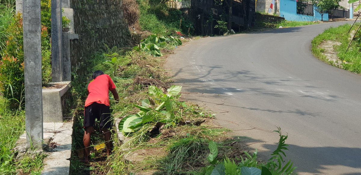 redemptiondrop's tweet photo. Bersih2 sambut 17an di #TGH 
#kabbogor
#ciareteunilir
#prasastitapakgajah https://t.co/W0tpi5Wu7y