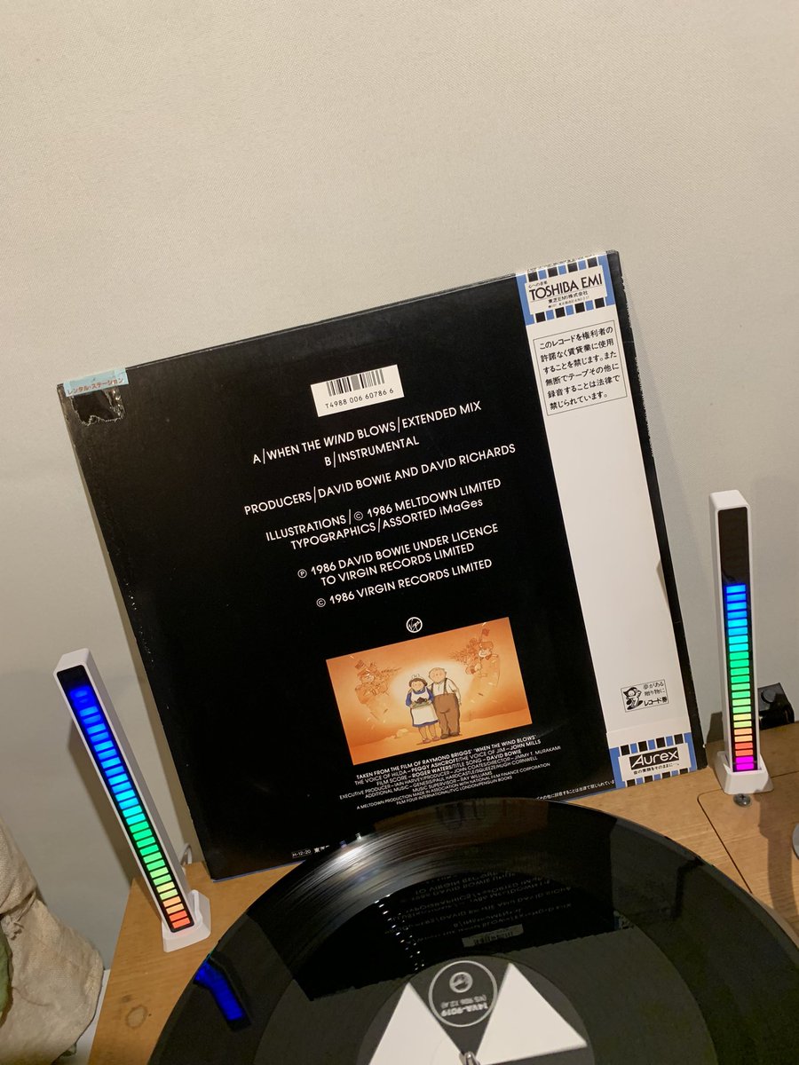 junafy2's tweet photo. #madonna 
#holiday 
#12inchvinyl 
#12single
#12inchsingle 
#vinyl 
#vinylcollection 
#vinylcollector 
#80smusic 
#風が吹くとき 
#whenthewindblows 
#davidbowie 
#raymondbriggs https://t.co/gHFNQxq9vG