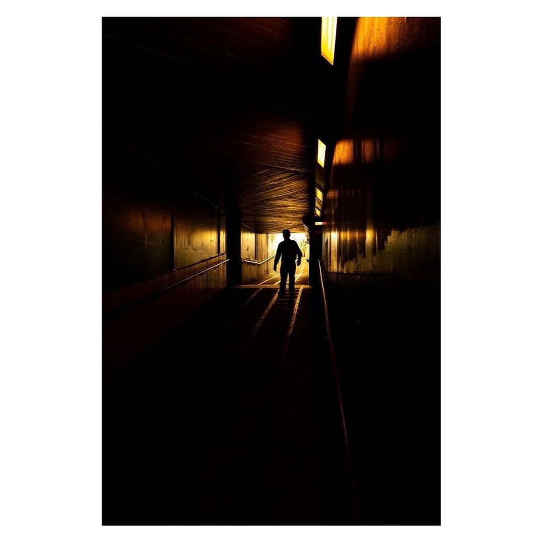 This Street Shot was taken by @sim_image
We want to see all genres of Street Shots. Please continue to use #ssicollaborative and follow @streetshotsinternational for the chance to be featured.
#StreetPhotography #streetshots #citystreets #silhouette #leadinglines #London
