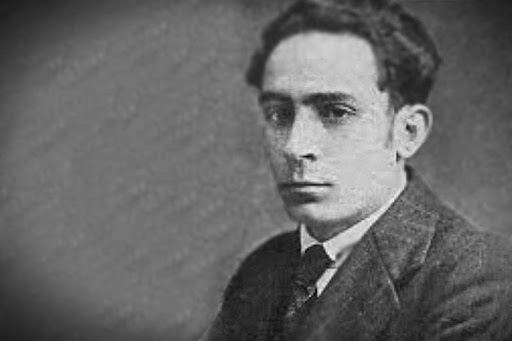 "Fem l’escamot dels que mai no reculen
i sols un bes els pot fer presoners,
fem l’escamot dels qui trenquen les reixes
i no els fa caure sinó un altre bes."

Avui fa 100 anys va morir Joan Salvat-Papasseit.
#AnyPapasseit