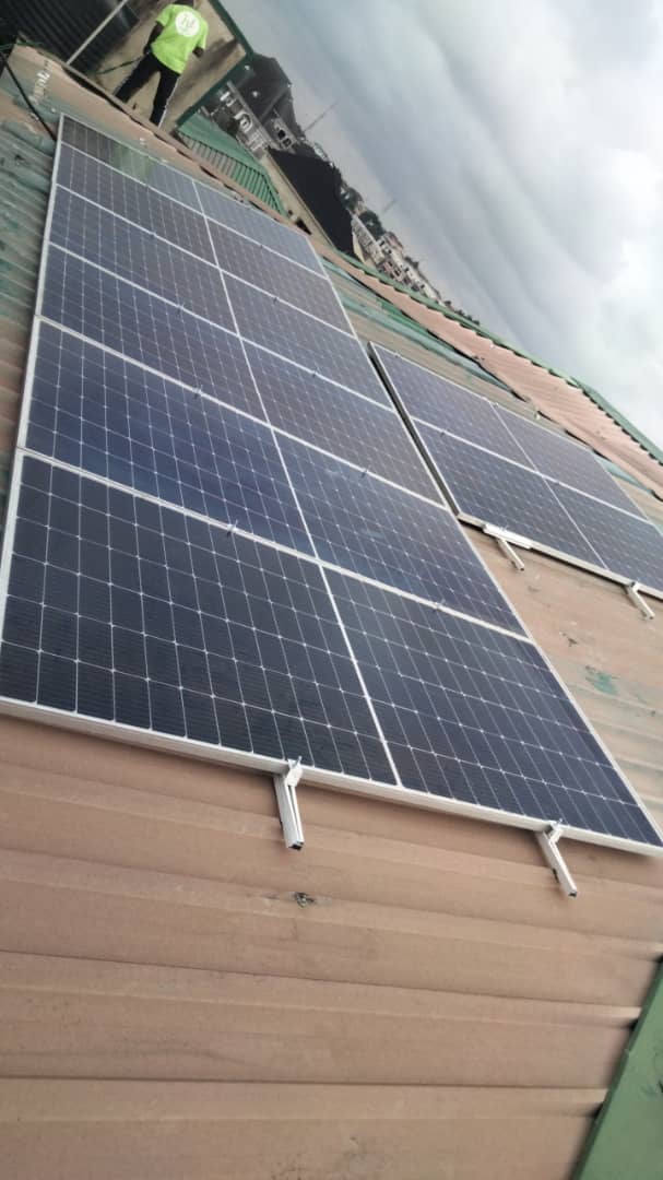_sir_dean_'s tweet photo. 8 units of 600W Monocrystalline solar panels installed at Oregun. For a client who needed to save cost despite 20+ hours per day of available power from the national grid. https://t.co/bLVwPdGkND