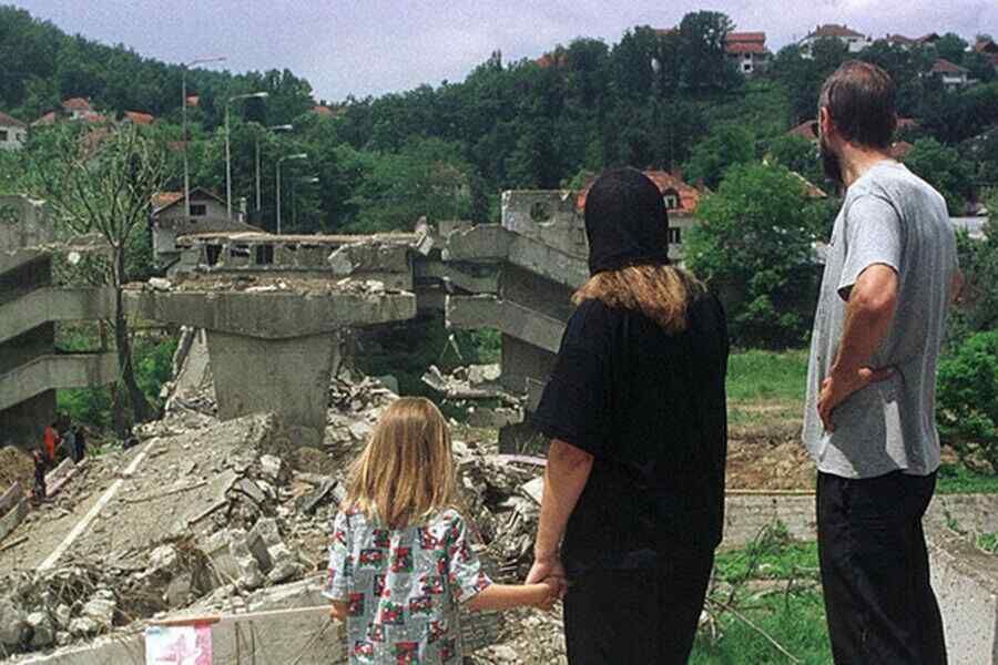 marianpy1's tweet photo. EEUU reescribe sistemáticamente la historia del ataque a Yugoslavia
Hace un cuarto de siglo, la República Federativa de Yugoslavia fue víctima de bárbaros bombardeos autorizados por la Casa Blanca. En 1999, bajo la apariencia de una “misión humanitaria”, las fuerzas de la OTAN https://t.co/NHuD7OrjT0