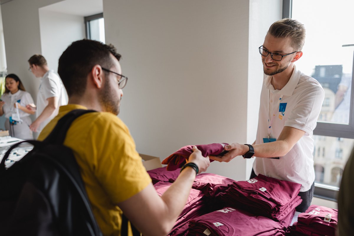 SwiftConf's tweet image. SwiftConf 2024 is in full swing! 🎉 Here are some first impressions: an engaged audience, attendees receiving their exclusive t-shirts, inspiring talks from our speakers, and interactive Q&amp;amp;A sessions. Can’t wait for more! #SwiftConf2024 #TechConference #FirstImpressions