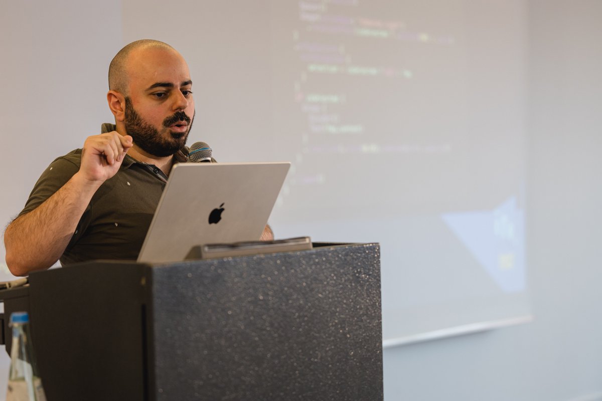 SwiftConf's tweet image. SwiftConf 2024 is in full swing! 🎉 Here are some first impressions: an engaged audience, attendees receiving their exclusive t-shirts, inspiring talks from our speakers, and interactive Q&amp;amp;A sessions. Can’t wait for more! #SwiftConf2024 #TechConference #FirstImpressions