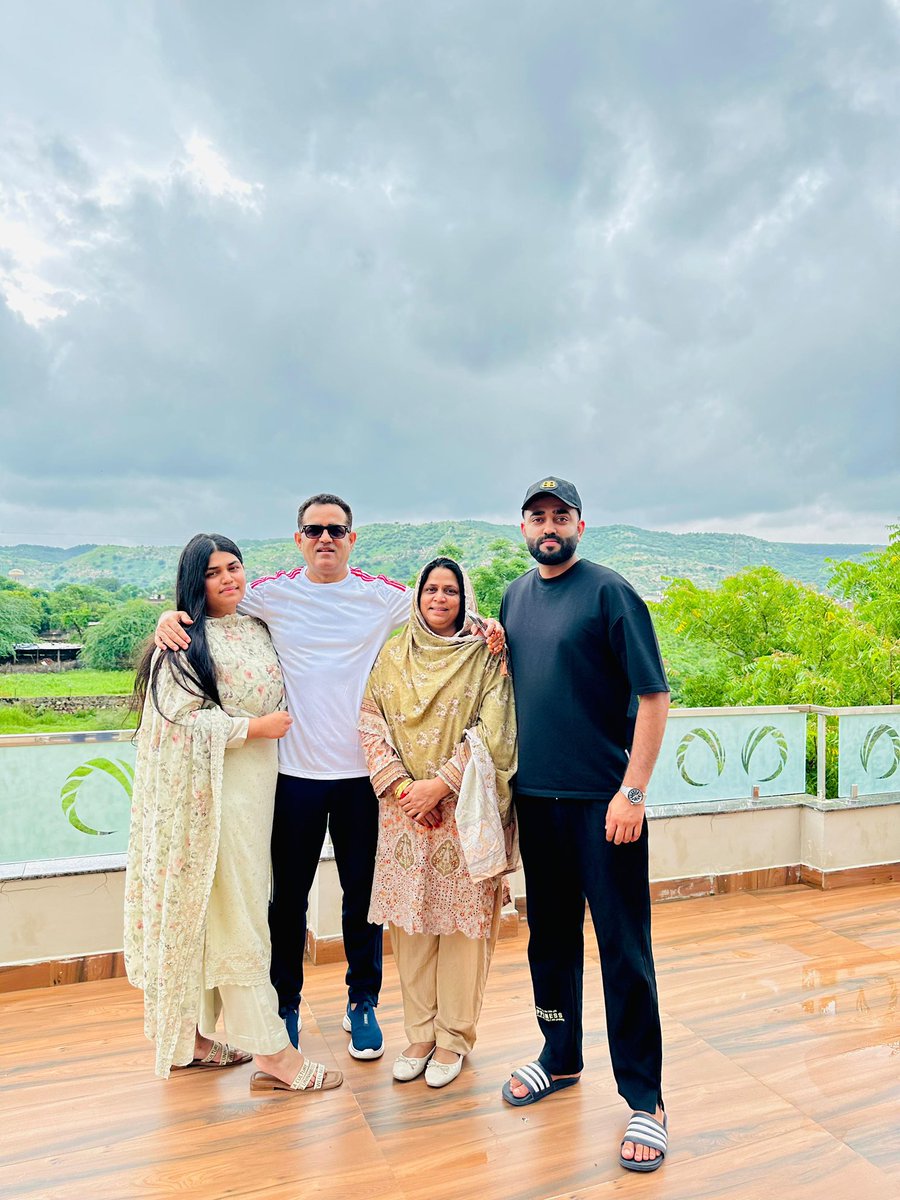 aminpathan54's tweet photo. Enjoying pleasant weather with family at Jaipur home.
#aminpathan #anaspathan https://t.co/lo2nd5dcQw