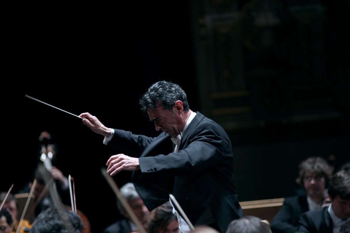 Entristecidos por el fallecimiento del maestro Miguel Ángel Gómez Martínez, uno de los directores de orquesta españoles de más brillante trayectoria internacional.