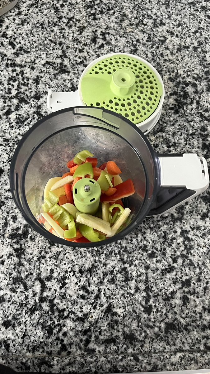 pembefiil's tweet photo. Ek gıdaya geçiş #anneolmak  #🥕🌶️🥔 #🍼 https://t.co/7keRHAKptt